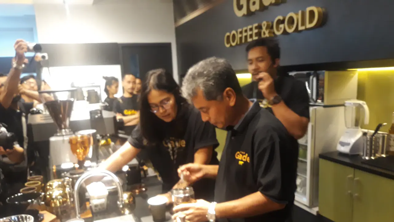 Direktur Utama PT Pegadaian Sunarso di The Gade Coffee & Gold. Dok: Merdeka.com/Dwi Aditya Putra
