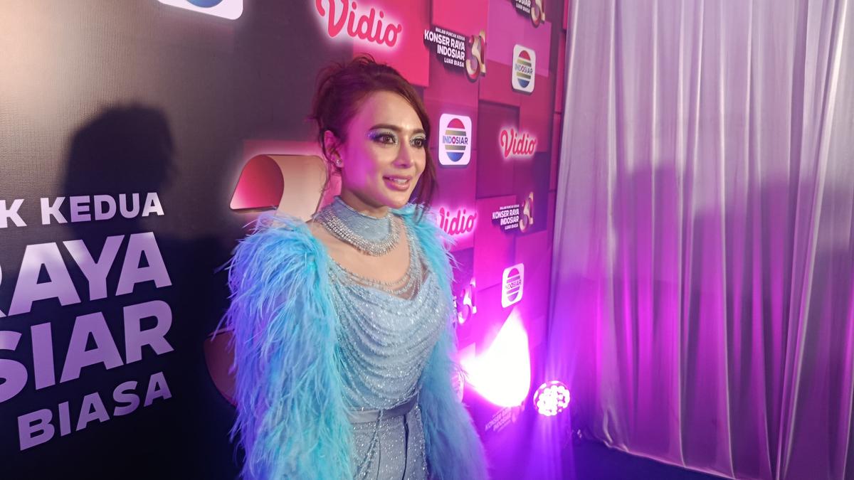 Aksi Wika Salim Ajak Juri Virtual Cinta AI Goyang Bareng di Panggung HUT ke-31 Indosiar