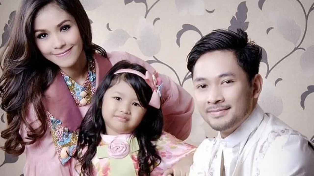 [Bintang] Uki Noah dan anak serta istri
