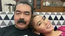 <p>Pasangan Inul Daratista dan Adam Suseno kini telah dikarunia seorang anak semata wayang, Yusuf Ivander Damares. Kita doakan semoga rumah tangga Inul dan Adam tetap harmonis ya guys!</p>