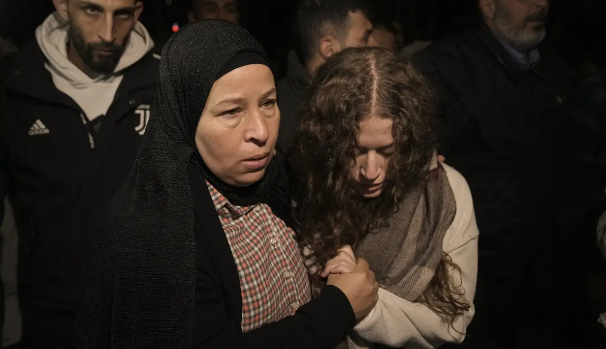 Tamimi adalah salah satu dari ratusan warga Tepi Barat yang telah ditangkap ketika kekerasan berkobar di wilayah tersebut akibat perang antara Israel dan Hamas yang berkuasa di Gaza. (AP Photo/Nasser Nasser)