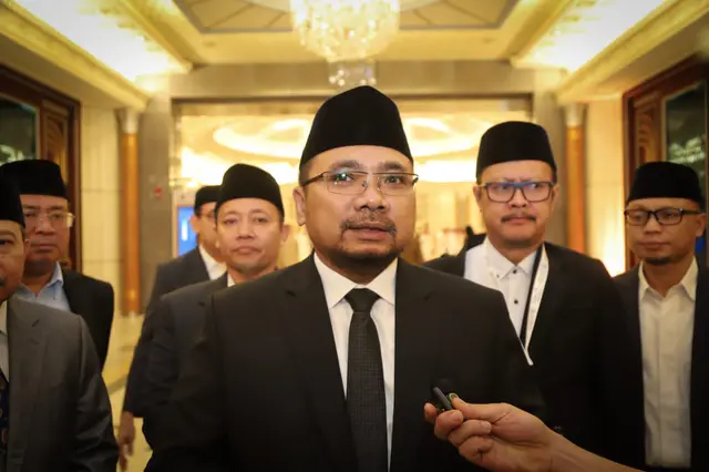 Menag Yaqut Cholil Qoumas menghadiri Simposium Haji 2023. Gus Men menyebut, Arab Saudi akan memfasilitasi sejumlah mobil golf untuk mobilitas jemaah haji Indonesia utamanya lansia saat aktivitas lempar jumrah dari tenda di Mina ke Jamarat. (FOTO: MCH PPIH ARAB SAUDI 2023)