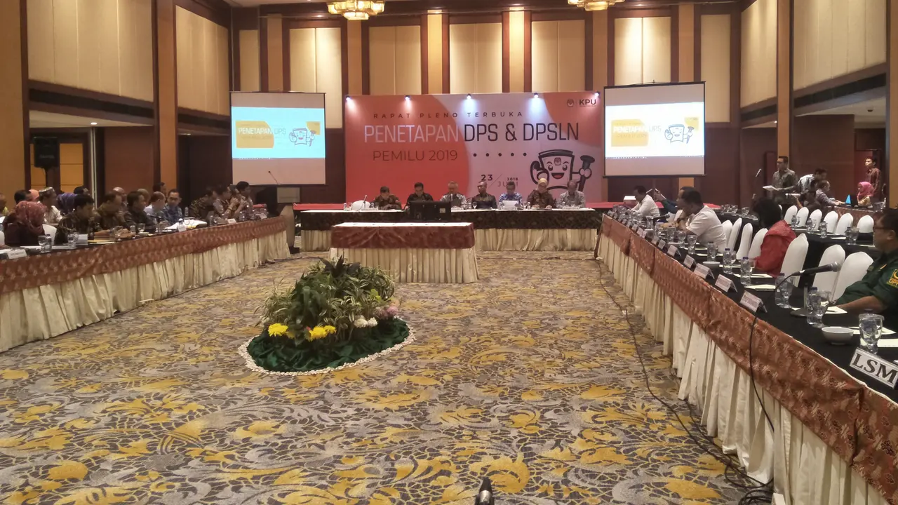 KPU menggelar rapat penetapan DPD dan DPSLN Pemilu 2019