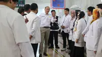 Menteri Agama Lukman Hakim Saifudin berkunjung ke Kantor Kesehatan Haji Indonesia (KKHI) di Makkah, Sabtu (3/8/2019). (Foto: dok. Biro Komunikasi dan Pelayanan Masyarakat Kemenkes RI)