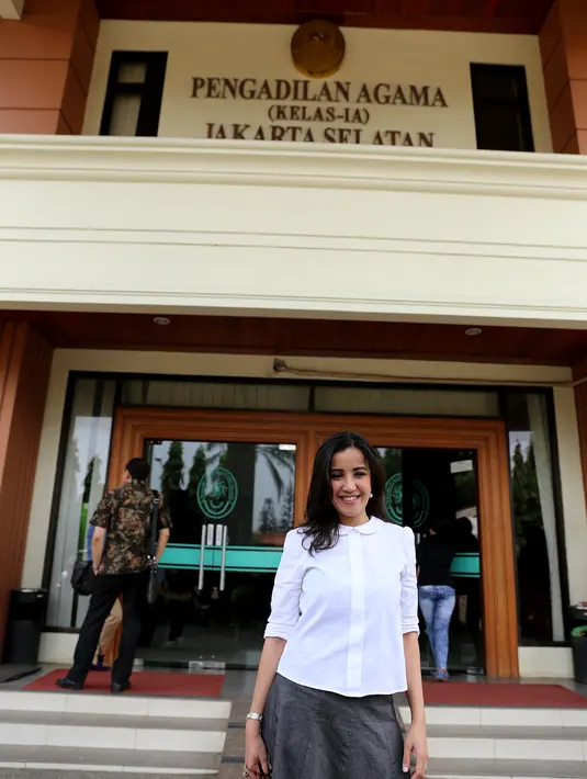 Andi Soraya mengaku telah memperjuangkan pernikahannya agar tetap langgeng bersama Rudi Sutopo. Seperti diketahui, rumah tangga pasangan yang menikah pada 18 November 2011 silam ini sempat diterpa perceraian pada 2014 lalu. (Andy Masela/Bintang.com)