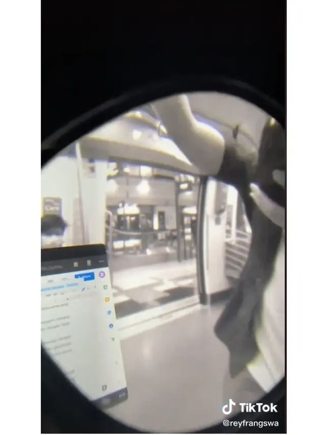 Makin Canggih, Penumpang MRT Ini Kerja dari Metaverse Sebagai Pengganti Laptop