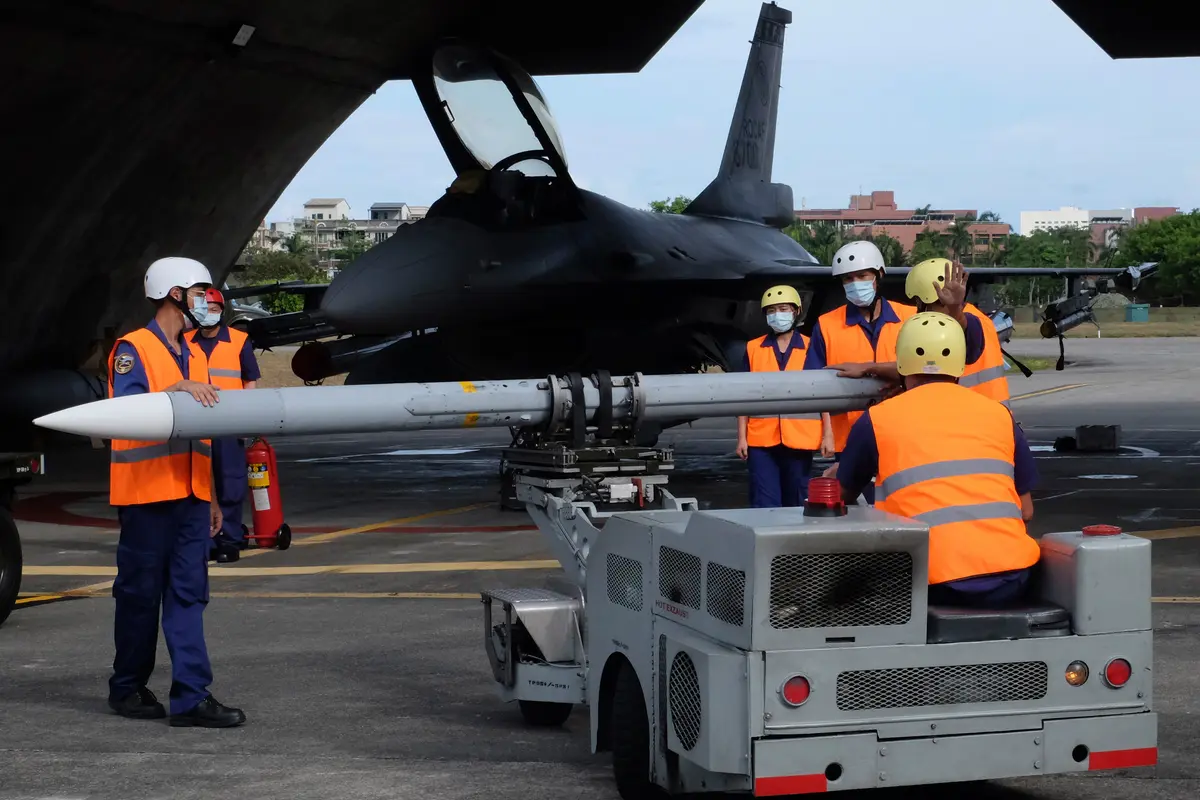 Lawan Tekanan China, Taiwan Gelar Latihan Militer
