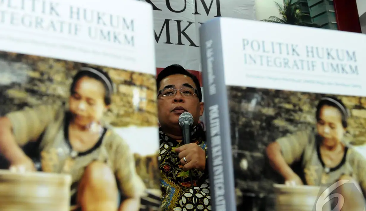 Anggota DPR dari Fraksi Partai Golkar Ade Komaruddin meluncurkan buku berjudul 'Politik Hukum Integratif UMKM' di gedung DPR, Jakarta, Senin (29/9/2014) (Liputan6.com/Andrian M Tunay)