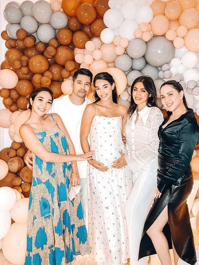 Ungkap Jenis Kelamin Anak, Ini 6 Momen Baby Shower Vanessa Lima