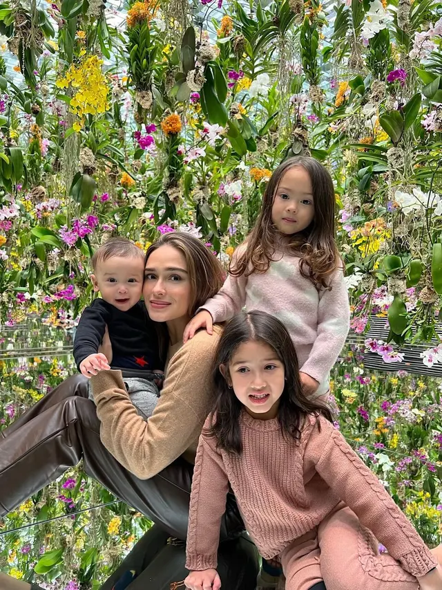 Yasmine Wildblood pelesir ke berbagai theme park di Jepang (Foto: IG yaswildblood)