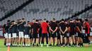 <p>Para pemain Timnas Indonesia berdoa sebelum memulai latihan resmi menjelang laga putaran ketiga Grup C Kualifikasi Piala Dunia 2026 di Stadion Utama Gelora Bung Karno (SUGBK), Senayan, Jakarta, Senin (24/03/2025). (Bola.com/Bagaskara Lazuardi)</p>