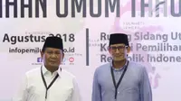 Bakal Capres/Cawapres Pemilu 2019, Prabowo Subianto (kiri) dan Sandiaga Uno usai menyerahkan syarat pencalonan di Gedung KPU, Jakarta, Jumat (10/8). Prabowo Subianto/Sandiaga Uno menjadi bakal calon kedua yang mendaftar. (Liputan6.com/Helmi Fithriansyah)