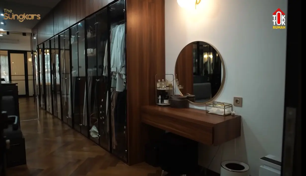 Rumah Fitri Tropica (Youtube/The Sungkars)