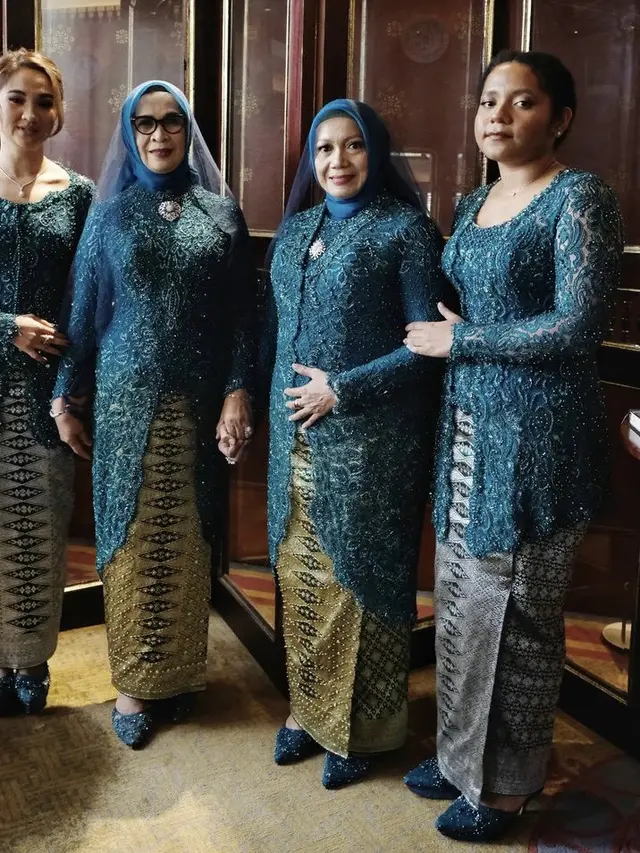 Potret Ibu, Mertua, hingga Saudara Perempuan Enzy Storia di Hari Pernikahannya, credit: Fadlan Indonesia