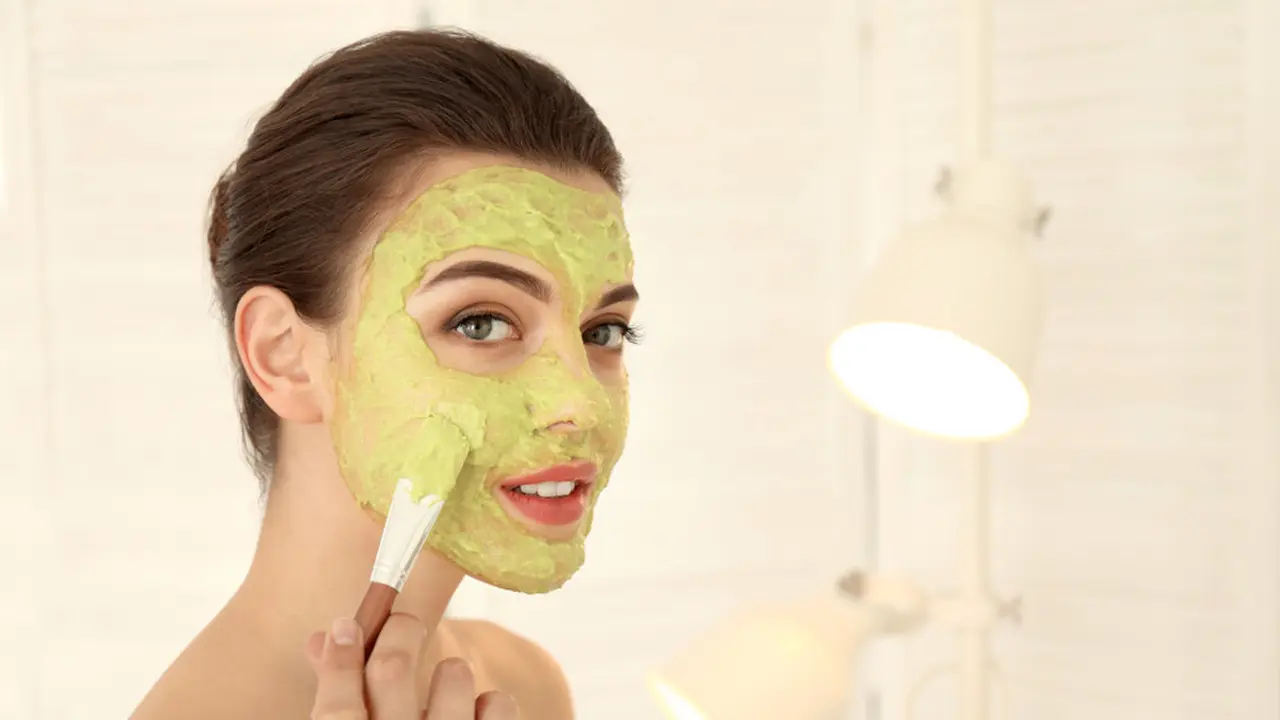 Selain Nanas, Berikut 5 Buah-buahan yang Bisa Kamu Jadikan Bahan Masker Wajah untuk Usir Flek Hitam