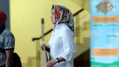 Wali Kota Tangerang Selatan Airin Rachmi Diany meninggalkan gedung KPK usai memenuhi panggilan, Jakarta, Selasa (14/11). Airin diperiksa terkait klafikasi penanganan perkara di KPK. (Liputan6.com/Helmi Fithriansyah)