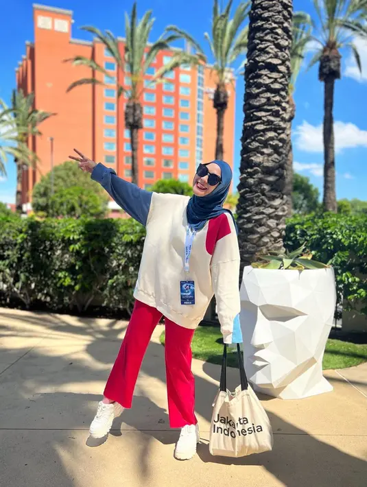 Bahkan nuansa color block juga menjadi kunci untuk tampil lebih atraktif. [Foto: Instagram/ Zaskiaadyamecca]