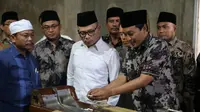 Menaker Hanif kunjungi industri pengolahan tembakau di Pamekasan.