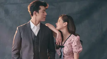 Aktris Thailand, Baifrn Pimchanok yang dikenal lewat film A Little Thing Called Love ini mulai mengunggah momen mesra dengan kekasih di media sosial. Bahkan, kebersamannya dengan Nine Naphat menjadi sorotan banyak netizen. (Liputan6.com/IG/@baifernbah)