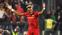 Kedatangan Thomas Tuchel menjadi awal tersisihnya Tammy Abraham dari Chelsea. Striker asal Inggris itu akhirnya memutuskan untuk meninggalkan Stamford Bridge dan hijrah ke AS Roma. Bersama Serigala Ibu kota ia sukses membukukan 27 gol dan membawa Giallorossi juara UEFA Conference League. (AFP/Isabella Bonotto)