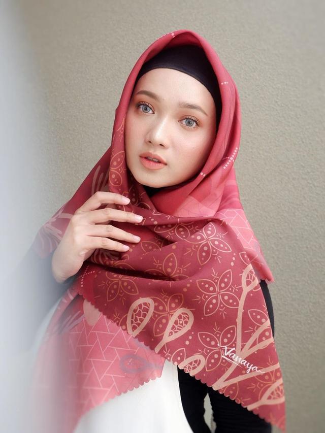 Sudah Lamaran, Ini 6 Potret Cantik Calon Istri Evan Dimas