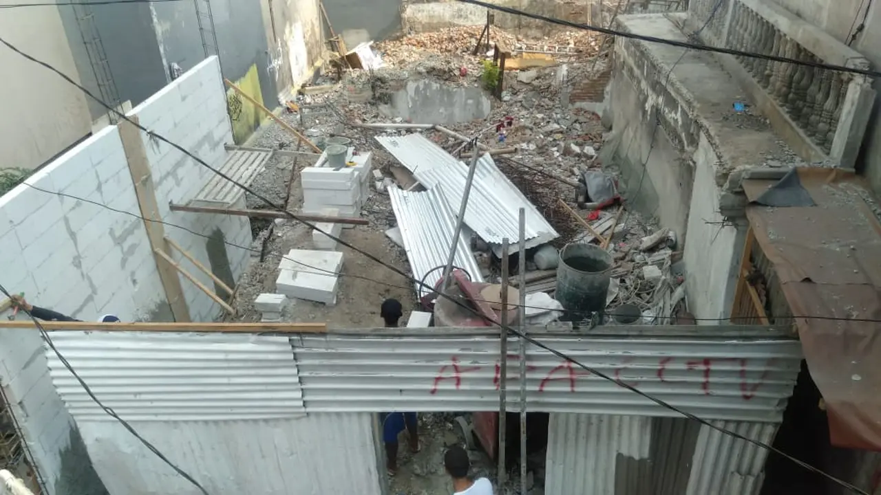Pembangunan Proyek Perusahaan H yang Menutup Akses  Jalan Masuk Rumah Pasangan Lansia