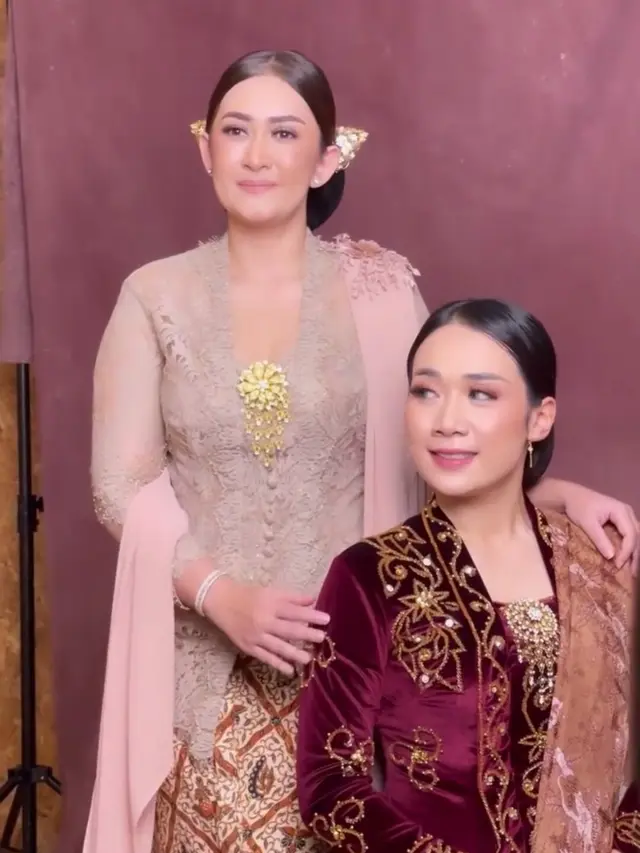 7 Pemotretan Nafa Urbach Bareng Puput Nastiti dengan Kebaya Ini Menawan