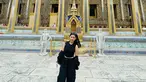 Ziva Magnolya menikmati waktu liburannya di Thailand dengan mengunjungi Grand Palace yang berada di Bangkok. Perempuan 22 tahun itu tampil dengan mengenakan setelan serba hitam. Tak lupa, Ziva mengabadikan potretnya di tempat wisata yang memiliki arsitektur megah dan berlapis emas tersebut. (Liputan6.com/IG/@zivamagnolya)