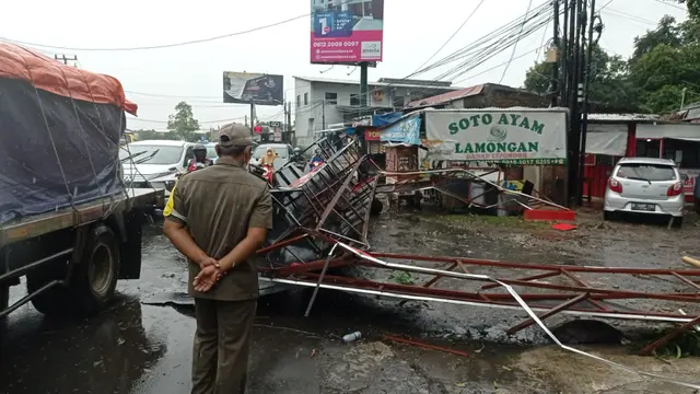 Angin Kecang Terjang Wisata Situ Cipondoh