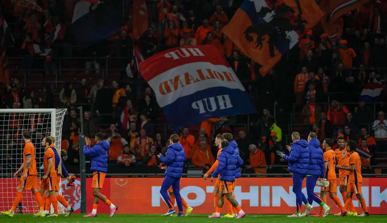 Hingga peluit akhir dibunyikan tidak ada lagi tambahan gol. Skor 4-0 untuk kemenangan Belanda menjadi hasil akhir laga. (AP Photo/Peter Dejong)