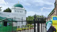 Penampakan Al Fazl Mosque dari luar. Merupakan masjid tertua di London, ibu kota Inggris (Liputan6.com/Elin Yunitas Kristanti)