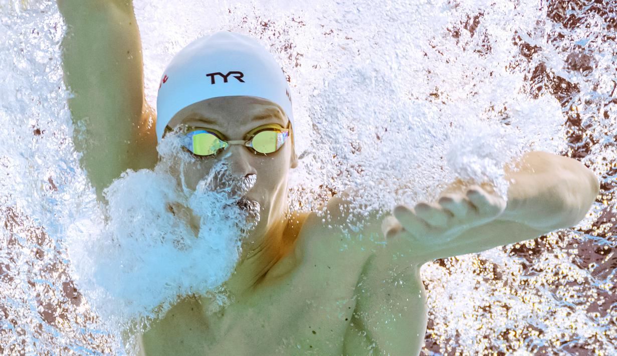 Perenang Prancis, Leon Marchand, saat beraksi pada ajang World Aquatics Championships di Budapest, Hungaria, Rabu (22/6/2022). (AFP/François-Xavier Marit)