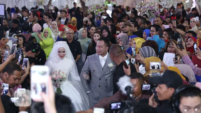 [Bintang] Vicky Prasetyo dan Angel Lelga