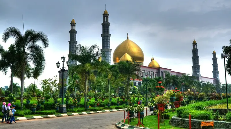 6 Masjid Megah di Indonesia