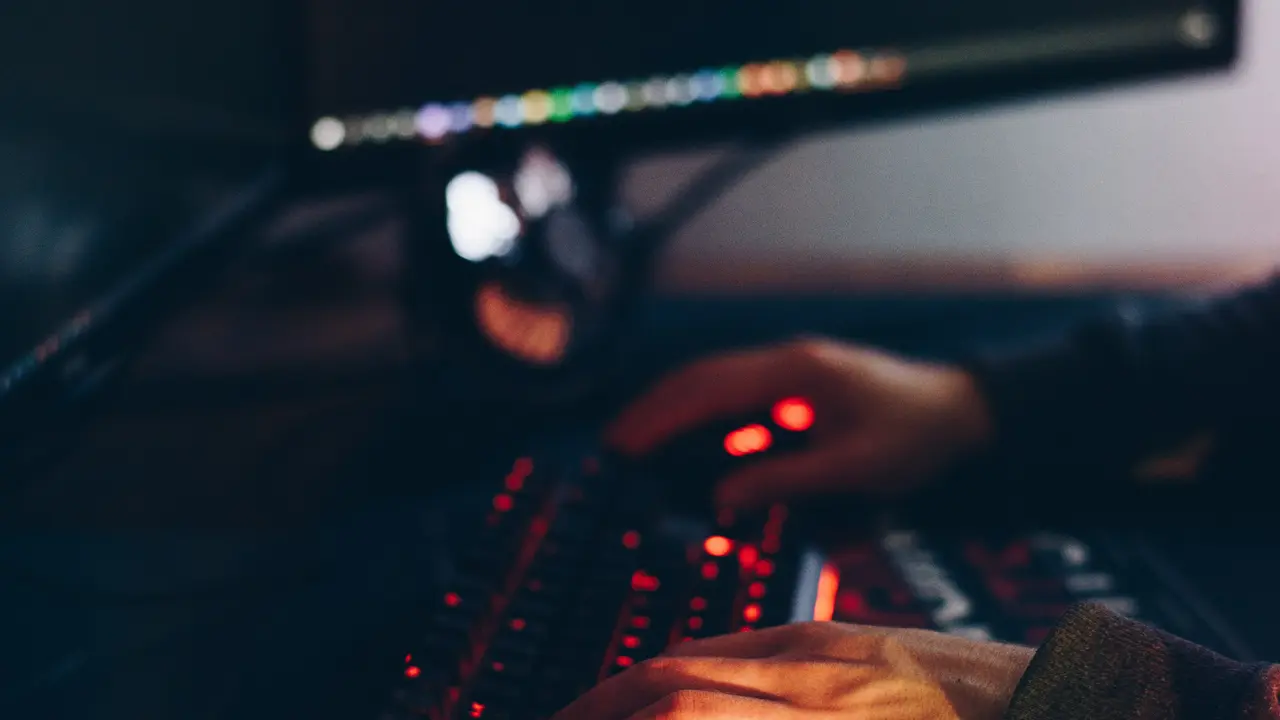 Cara penjahat siber mengakses perangkat retasan