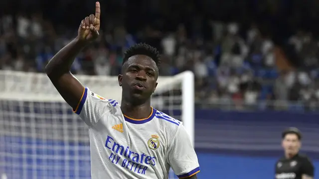Foto: Aksi Menawan Vinicius Jr, Cetak Hattrick dan Bawa Real Madrid Pesta Gol 6-0 di Liga Spanyol