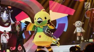 Maskot Asian Games 2018, Bhin Bhin saat tampil dalam Konser 100 Hari Menuju Asian Games 2018 di Studio 6 Emtek, Jakarta, Kamis (10/5). Konser ini merupakan bentuk kesiapan EMTEK sebagai official broadcaster. (Liputan6.com/Faizal Fanani)