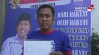 Erfin Dewi Sudanto, Caleg Bondowoso dari PAN menunjukan surat pernyataan menjual ginjalnya untuk biaya kampanye (Istimewa)