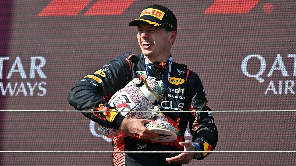 Foto: Momen Trofi Kemenangan Max Verstappen Dipecahkan Lando Norris di Formula 1 GP Hungaria