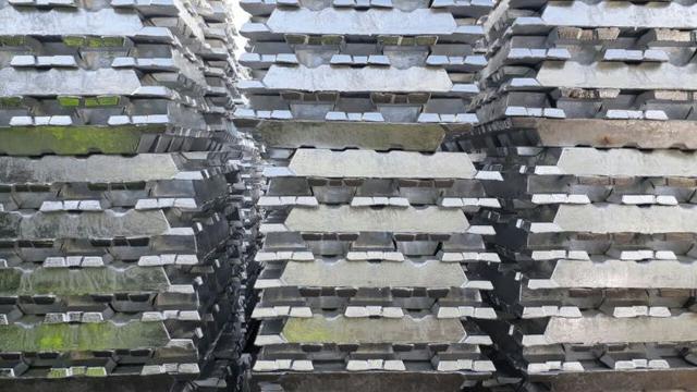 Aluminimum produksi PT Indonesia Asahan Alumunium (Inalum) di Kuala Tanjung Sumatera Utara. (Ilyas/Liputan6.com)