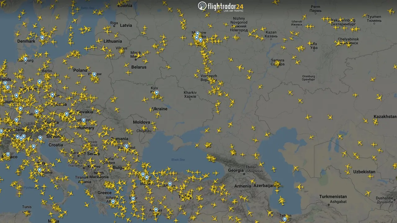 Penampakan penerbangan menghindari wilayah Ukraina khawatir dengan invasi Rusia. (Dok Flight Radar)