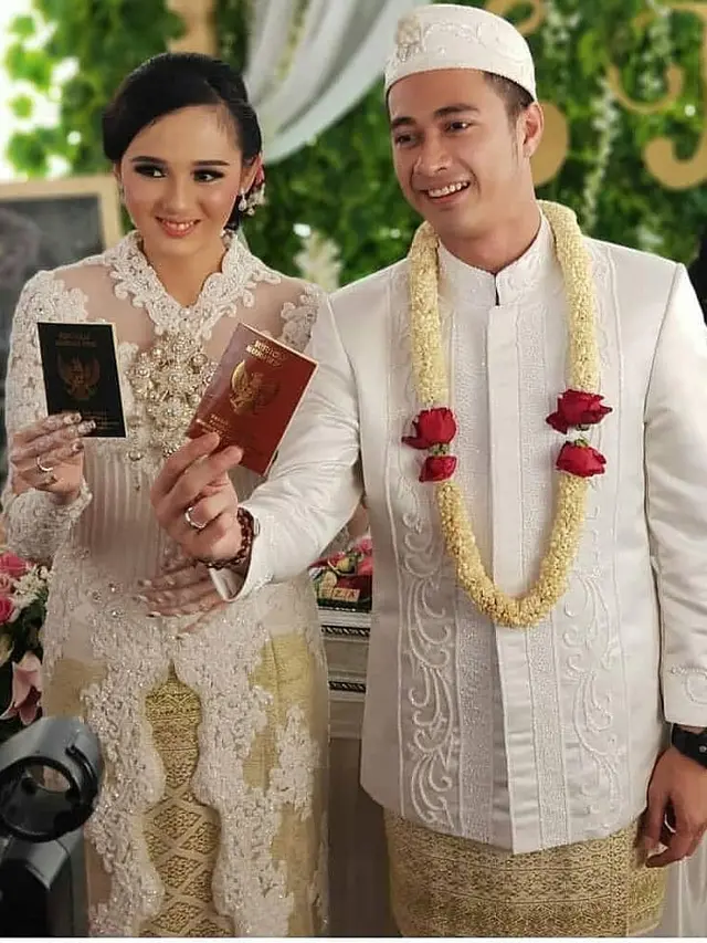 [Bintang] 5 Potret Kebahagiaan Pernikahan Eza Gionino dan Meiza Aulia