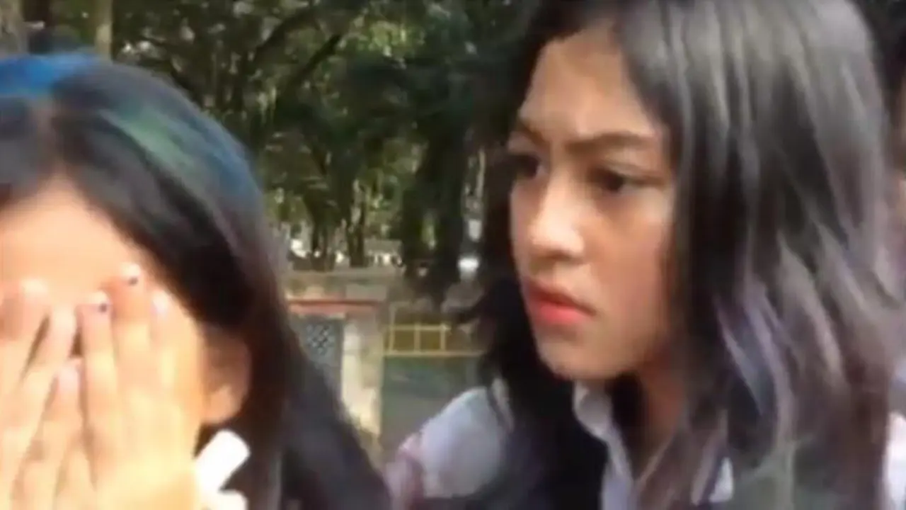 Beda Video Sonya Depari dan Dua Pelajar Bandung Merokok di Kelas