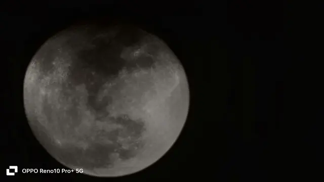 Hasil foto bulan dengan Oppo Reno10 Pro Plus 5G (Liputan6.com/Giovani Dio Prasasti)