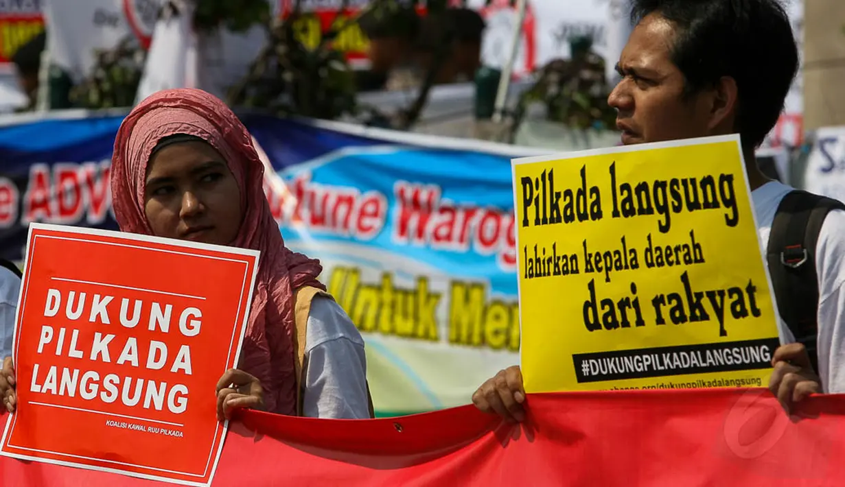 Massa yang terdiri dari elemen mahasiswa, musisi dan organisasi non profit ini menyatakan sikap tegas menolak pemilihan kepala daerah melalui DPRD, Jakarta, (24/9/14). (Liputan6.com/Faizal Fanani)