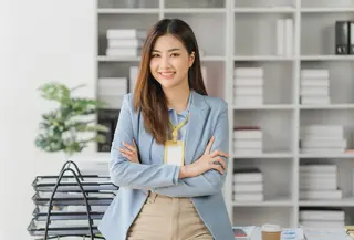 Ilustrasi perempuan karir dengan segudang prestasi/copyright shutterstock.com