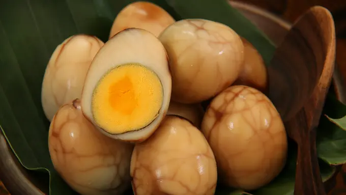 telur pindang marmer