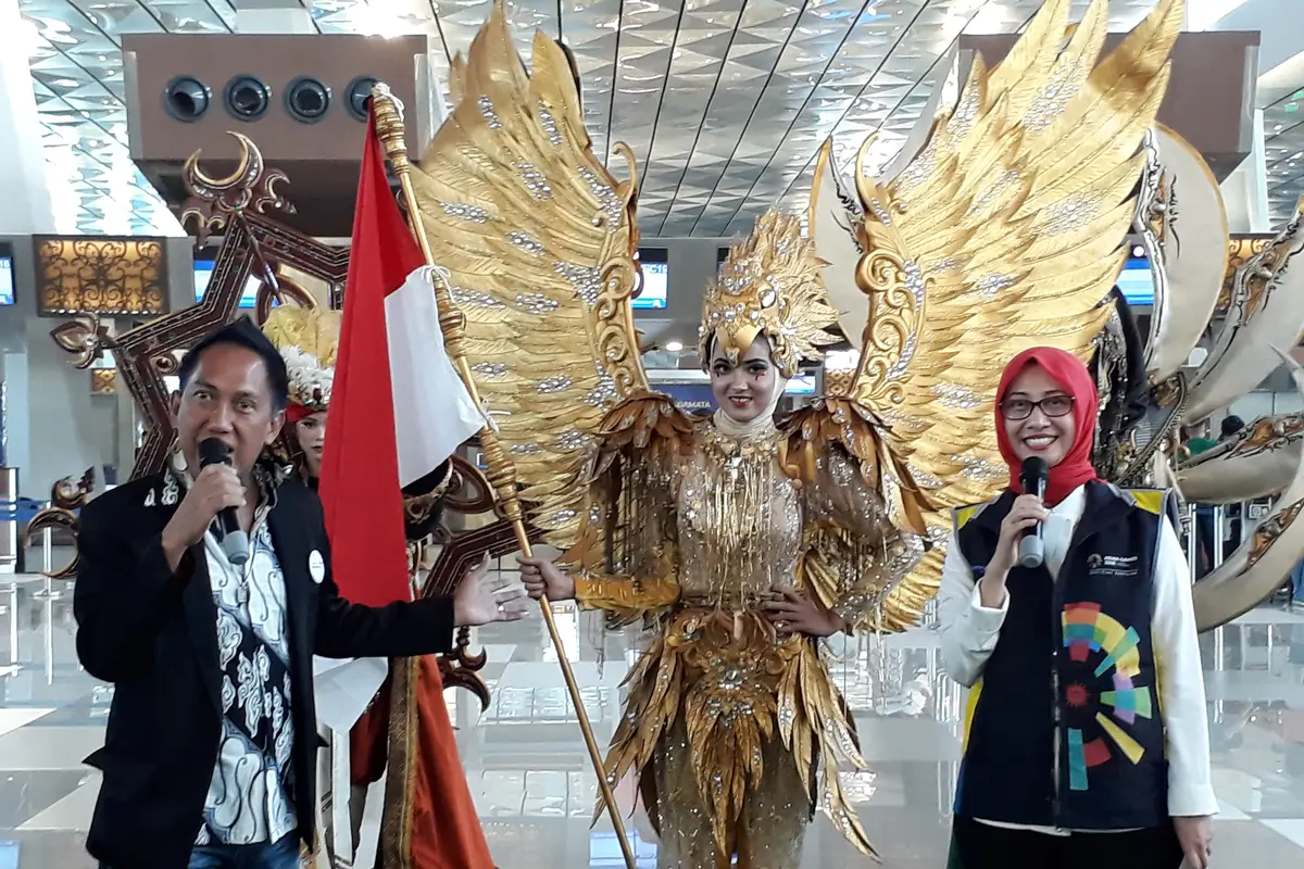 Pancarkan Semangat Asian Games, Costum Garuda Wara Wiri di Bandara Soetta