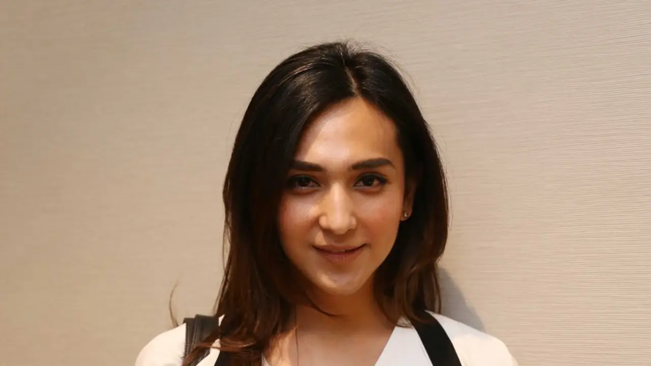 [Bintang] Dena Rachman
