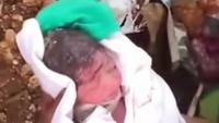 Geger Bayi Tampan Ditemukan Terbungkus Baliho Dibuang di Kuburan